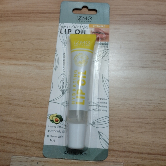 Izmo Hydrating Vitamin C Lip Oil New - Picture 3 of 4